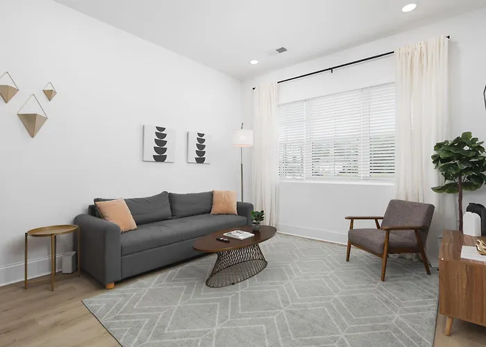 Luxury Design, Close To Broadway - 4 Beds, 2 Bedrm