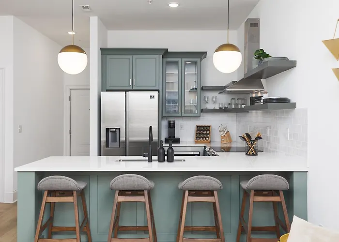 Luxury Design, Close To Broadway - 4 Beds, 2 Bedrm