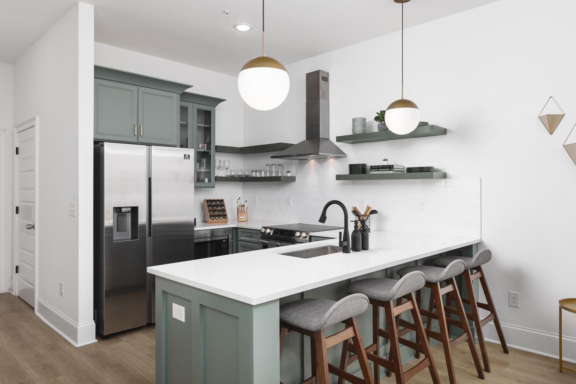 Luxury Design, Close To Broadway - 4 Beds, 2 Bedrm