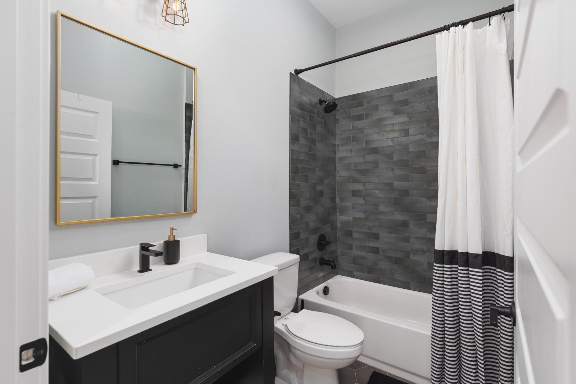 Luxury Design, Close To Broadway - 4 Beds, 2 Bedrm Apartamento *